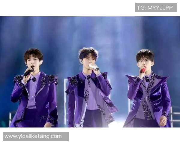 韩国足球明星组合闪耀赛场展现无与伦比的团队精神与个人魅力 韩国足球明星组合闪耀赛场展现无与伦比的团队精神与个人魅力